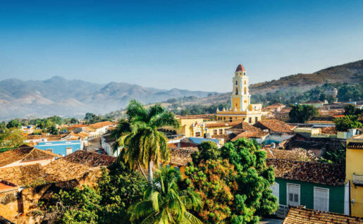 Iglesia y Convento de San Francisco et montagnes, Trinidad, Cuba