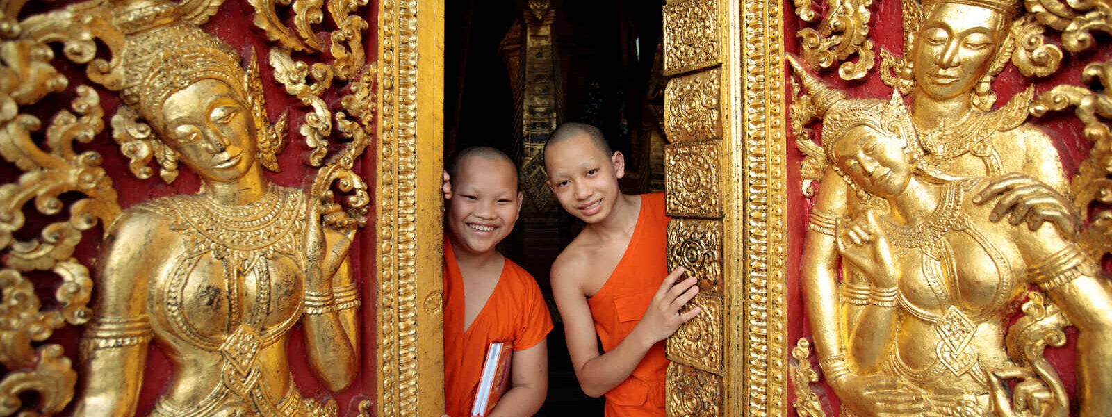 Moines au temple, Luang Prabang, Laos