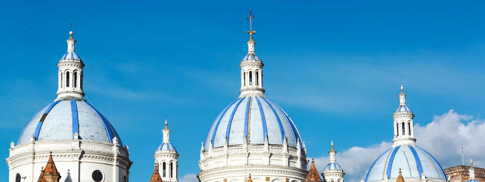 Dômes bleus de la cathédrale de Cuenca, Équateur