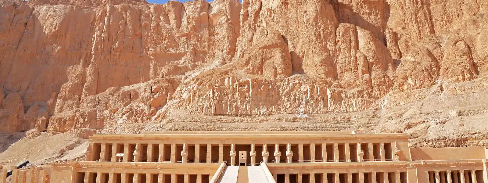 Entrée du temple d'Hatshepsout, Louxor, Égypte