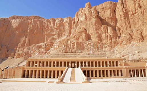 Entrée du temple d'Hatshepsout, Louxor, Égypte